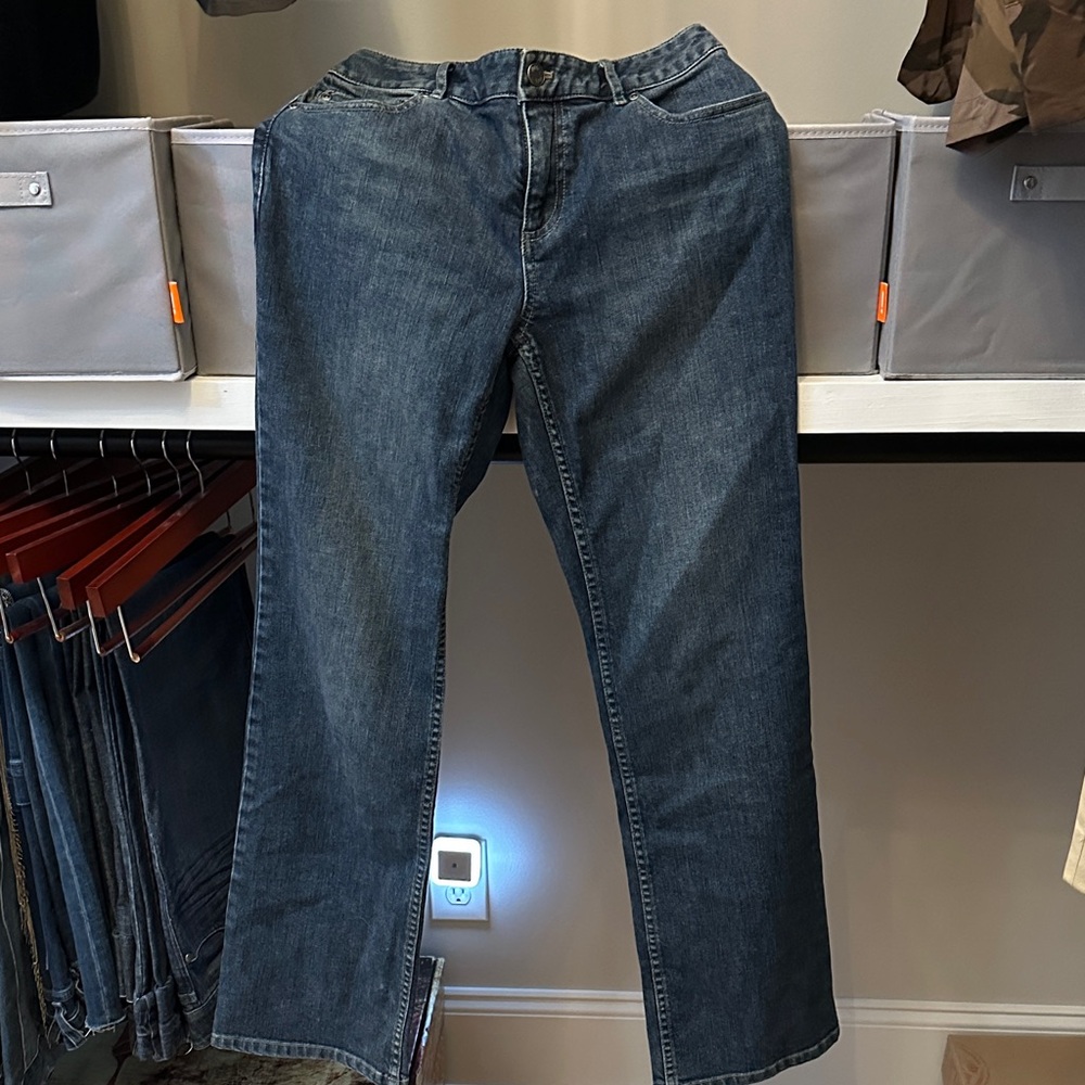2 pairs J Jill Women’s Bootcut Jeans in Deep Blue and light blue- set of 2